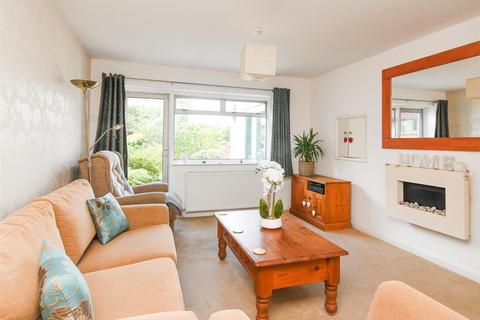 27 Bull Meadow Lane, Wombourne, Wolverhampton, WV5 9DE