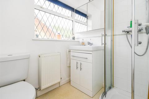 27 Bull Meadow Lane, Wombourne, Wolverhampton, WV5 9DE