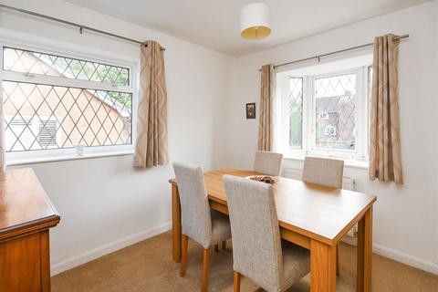 27 Bull Meadow Lane, Wombourne, Wolverhampton, WV5 9DE