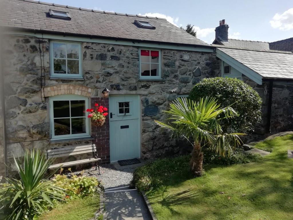 Llanuwchllyn 2 bed house for sale £175,000