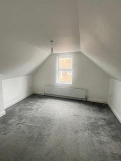 2 bedroom flat to rent, Croft Road, Crowborough