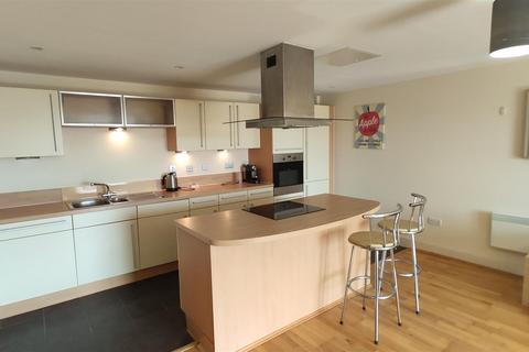 2 bedroom apartment to rent, BRECON HOUSE, THE CANALSIDE, PO1 3BP