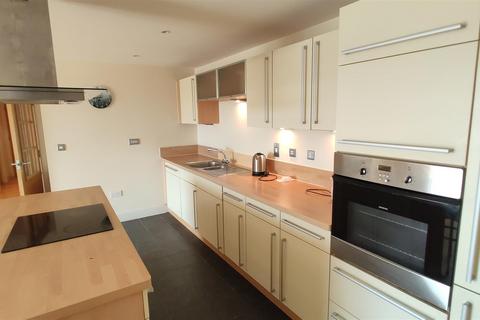 2 bedroom apartment to rent, BRECON HOUSE, THE CANALSIDE, PO1 3BP