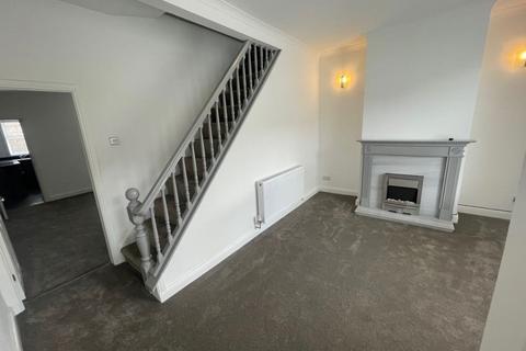 3 bedroom terraced house to rent, Burnley Road, Accrington