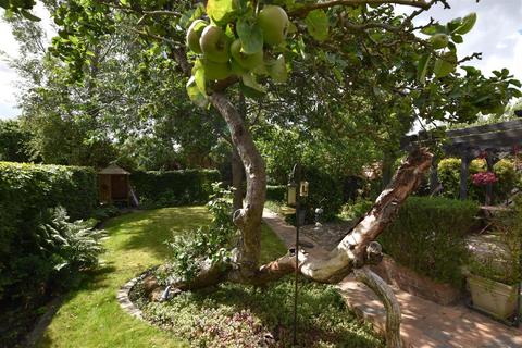 2 bedroom terraced house for sale, Market Place, South Cave, Brough