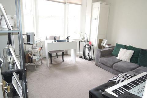 2 bedroom flat to rent, LEXDEN