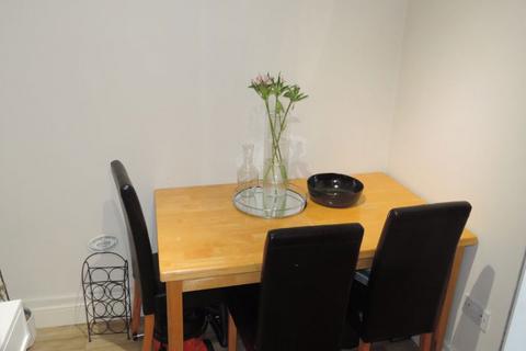 2 bedroom flat to rent, LEXDEN