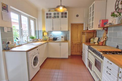 4 bedroom terraced house for sale, Romsey Town Centre, Hampshire