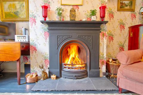 4 bedroom terraced house for sale, Romsey Town Centre, Hampshire