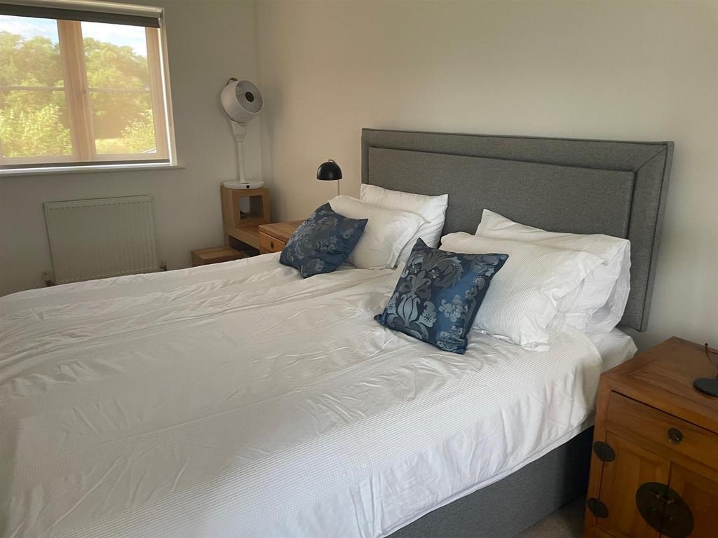 Bedroom 4.jpg