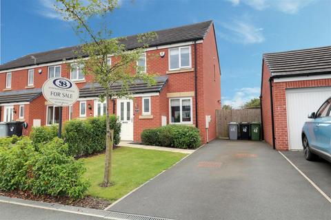 2 bedroom end of terrace house for sale, Barn Field Way, Alsager