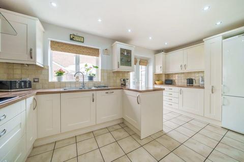 4 bedroom detached house to rent, Bowles Road, Swindon SN25