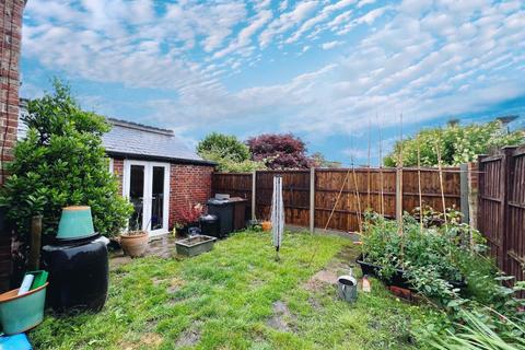 2 bedroom end of terrace house for sale, Glover Road, Willesborough