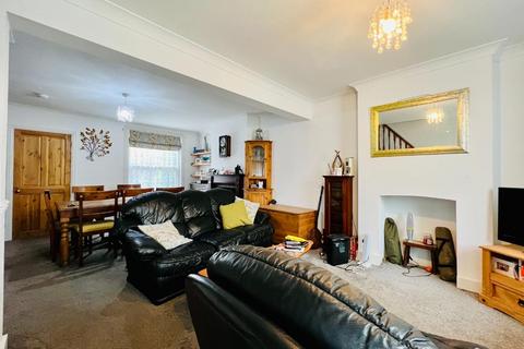 2 bedroom end of terrace house for sale, Glover Road, Willesborough