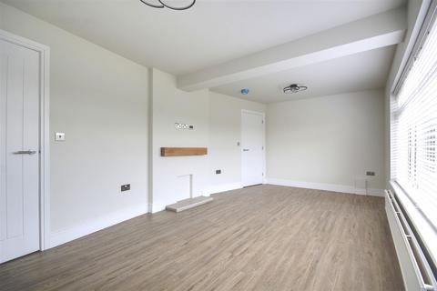 3 bedroom chalet to rent, Ashton Close, Needingworth