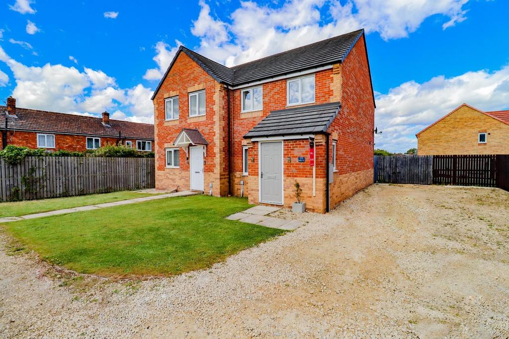 Middlebeck Close, Beck View... 3 bed semidetached house for sale £