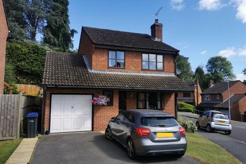 4 bedroom detached house to rent, Oakwood Grove, Salisbury SP5