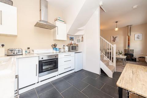 2 bedroom end of terrace house for sale, High Street, Niton