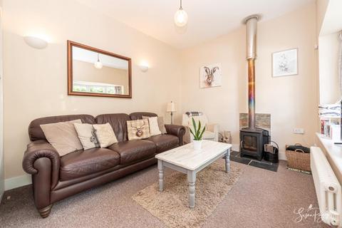 2 bedroom end of terrace house for sale, High Street, Niton