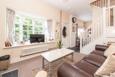 2 bedroom end of terrace house for sale, High Street, Niton