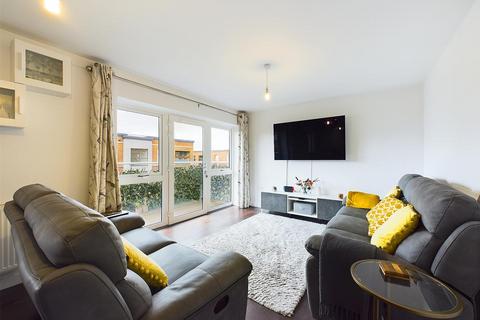 2 bedroom flat for sale, Arla Place, Ruislip HA4