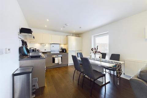 2 bedroom flat for sale, Arla Place, Ruislip HA4