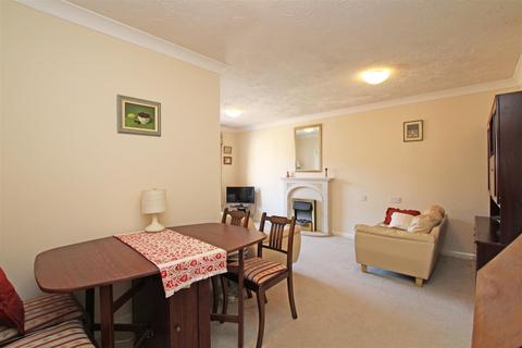 1 bedroom retirement property for sale, Brampton Court, Chichester