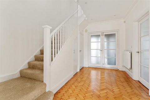 5 bedroom detached house to rent, Grove Park, Wanstead