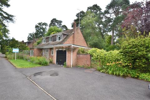 4 bedroom detached house for sale, Ferbies, Fleet GU52