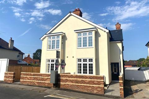 3 bedroom semi-detached house to rent, High Street, Berkshire SL5