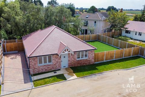 2 bedroom detached bungalow for sale, Madeleine Gardens, Great Holland CO13