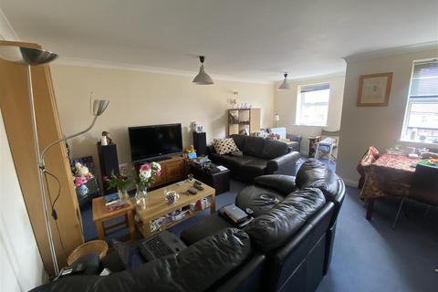 2 bedroom flat for sale, Lynmouth Road, Swindon SN2