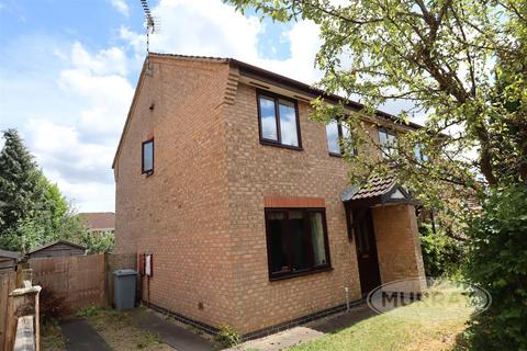 3 bedroom semi-detached house to rent, Plover Close, Oakham LE15