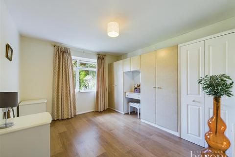 2 bedroom detached bungalow for sale, Kempshott Lane, Basingstoke RG22