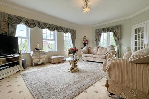 3 bedroom apartment for sale, The Lodge, Dunlin Drive, Lytham St Annes