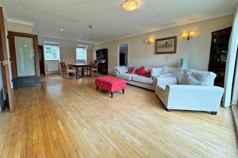 2 bedroom flat for sale, Bramley - No Onward Chain