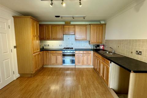 3 bedroom flat to rent, Headland Road, Newquay TR7
