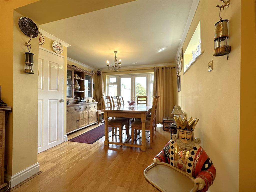 Dining Room 072