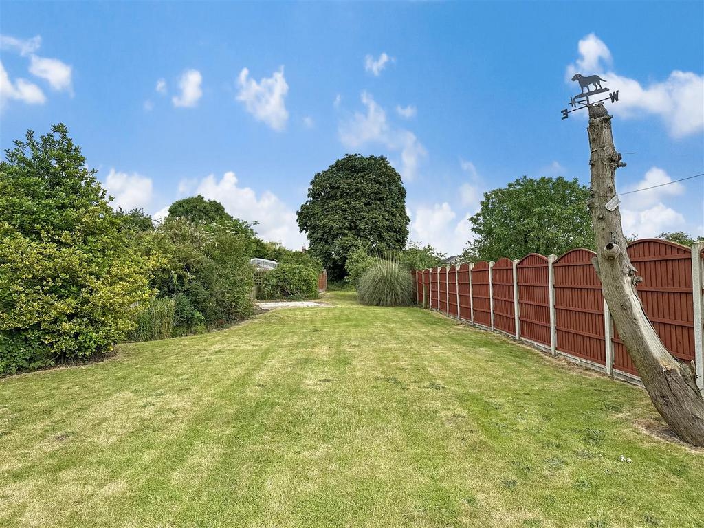 Well-Appointed Rear Garden 109