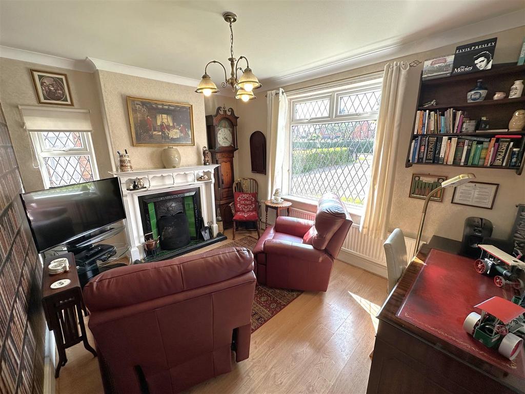 Sitting Room 044