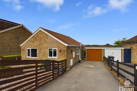 2 bedroom detached bungalow for sale, The Links, Coleford