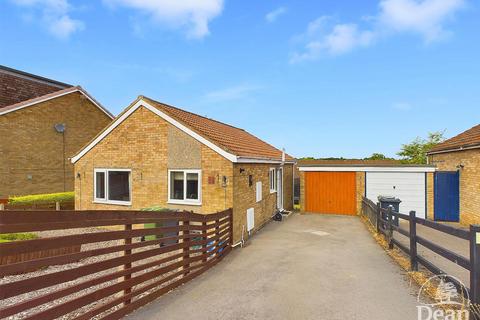 2 bedroom detached bungalow for sale, The Links, Coleford