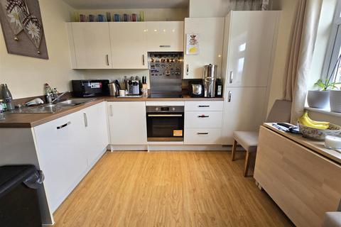 2 bedroom flat for sale, Signal Way, Chippenham