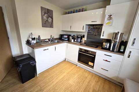 2 bedroom flat for sale, Signal Way, Chippenham