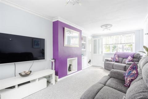 74c Burringham Road, Scunthorpe, DN17 2DE