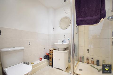 Flat 8, 4 Suffolk Drive, Gloucester, GL1 2AF