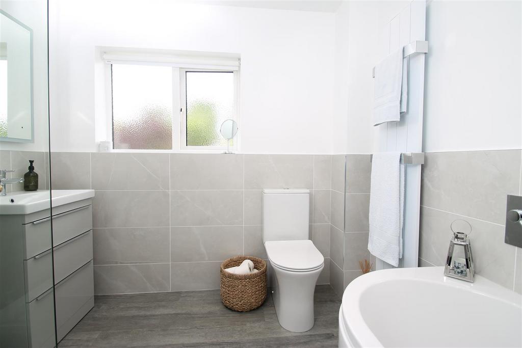 Bathroom.JPG