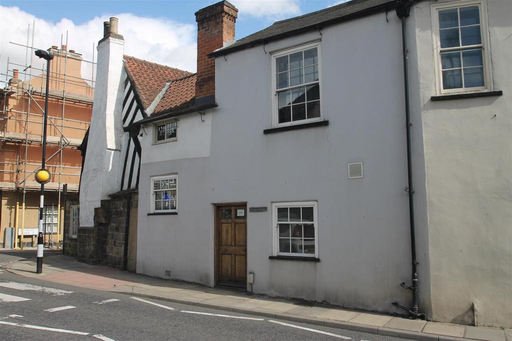 Bond End, Knaresborough HG5 2 bed cottage for sale £295,000