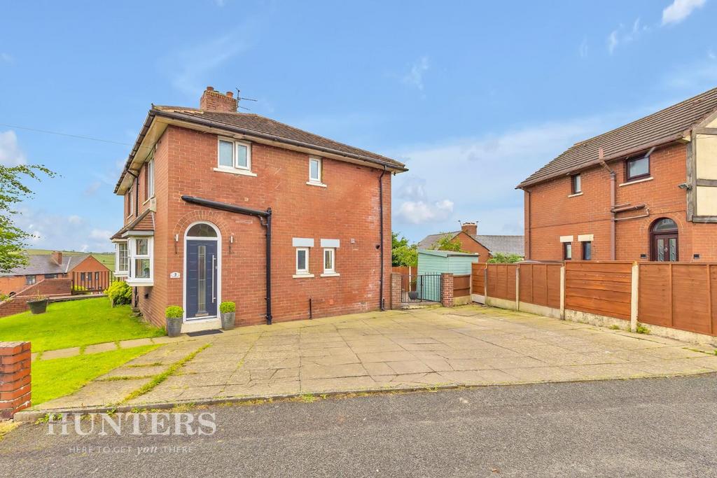 Arncliffe Rise, Moorside, Oldham 3 bed semidetached house for sale £