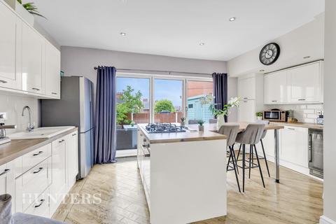 3 Arncliffe Rise, Oldham, OL4 2LZ